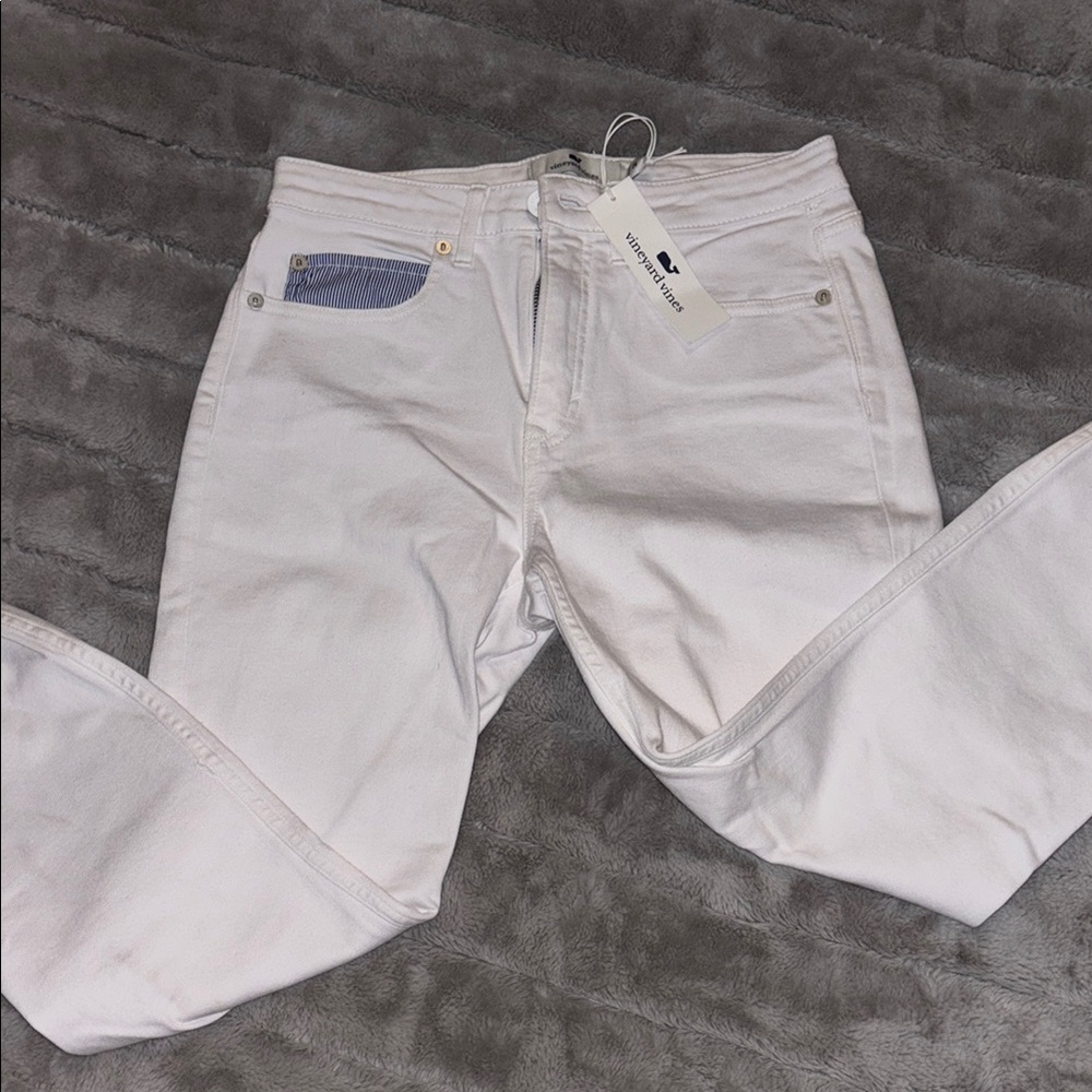 Vineyard Vines White High Rise Jeans/ Has marks from store